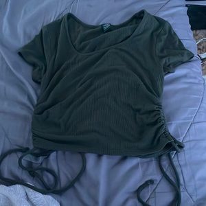 Green tightening shirt